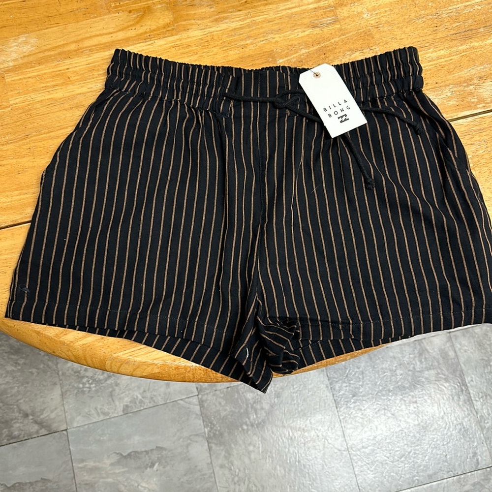 NEW black and tan striped Billabong shorts